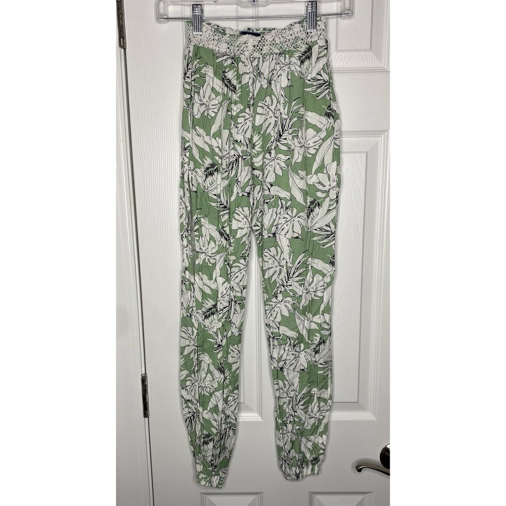 Shore Women's Relaxed All Over Floral Rayon Pants‎ Green Size XS